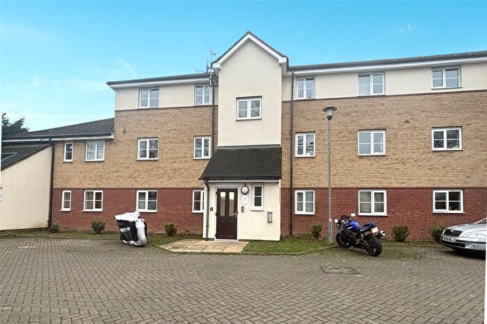 2 Bedroom Flat To Rent In Sherriff Close, Esher, Surrey, KT10