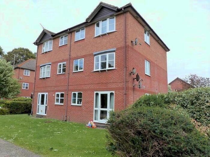 2 Bedroom Flat To Rent In Guildford Road, Rustington, Littlehampton, BN16