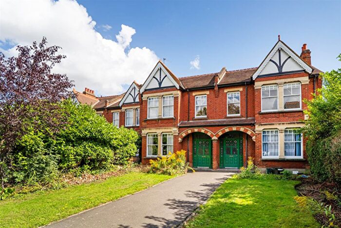 3 Bedroom Flat For Sale In St. Marys Road, Ealing, W5