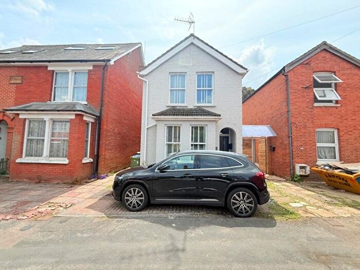 3 Bedroom Detached House To Rent In High View Road, Farnborough, GU14