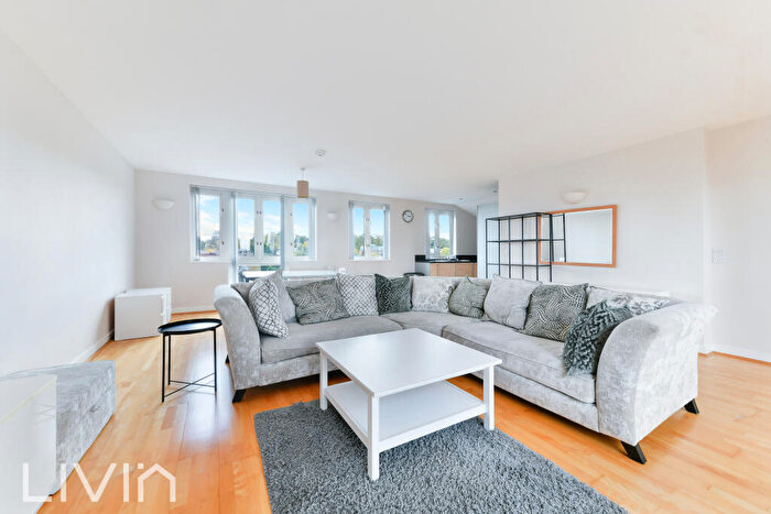 2 Bedroom Flat To Rent In Park Lane, Croydon, CR0