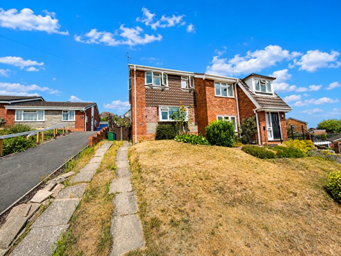 3 Bedroom Semi-Detached House For Sale In Glenwood Close, Brierley Hill, DY5