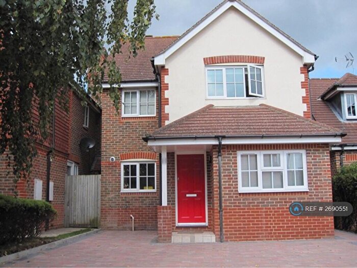 5 Bedroom Detached House To Rent In Kidd Road, Chichester, PO19