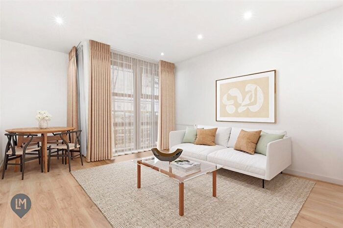 3 Bedroom Flat To Rent In Scott Avenue, London, SW15