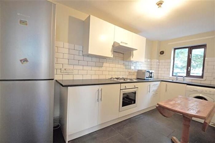 2 Bedroom Flat To Rent In Barr House, Roehampton, SW15