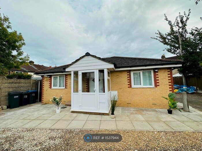 2 Bedroom Bungalow To Rent In Kemble Road, Croydon, CR0