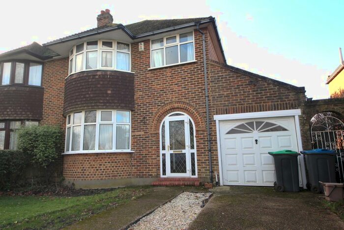 3 Bedroom House To Rent In Worcester Park, KT4