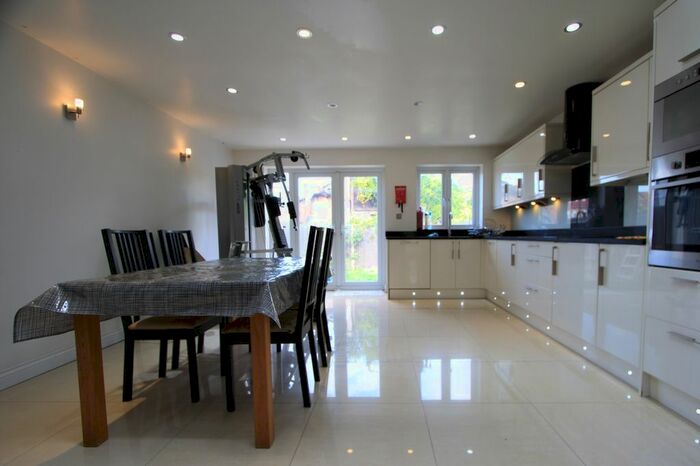 5 Bedroom Terraced House To Rent In Undine Street, Tooting Broadway, SW17