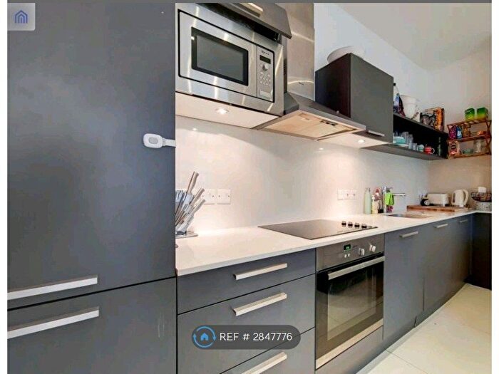 3 Bedroom Maisonette To Rent In Lavender Hill, London, SW11