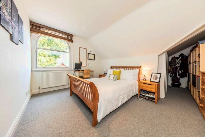 2 Bedroom Flat To Rent In Trinity Road, Wandsworth, London, SW18