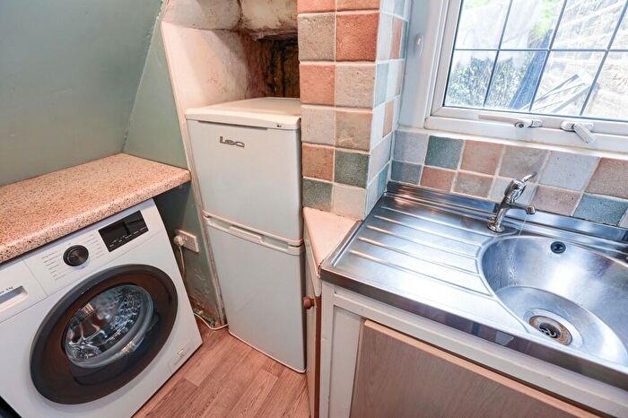 1 Bedroom End Of Terrace House For Sale In North Street, Yeadon, LS19