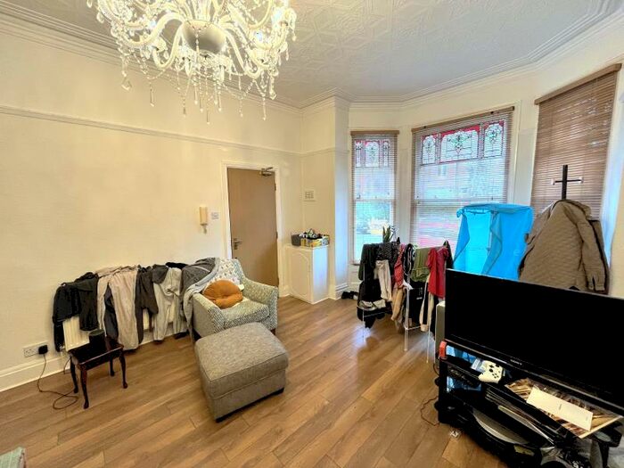 2 Bedroom Apartment To Rent In Flat :: Zetland Road, M21