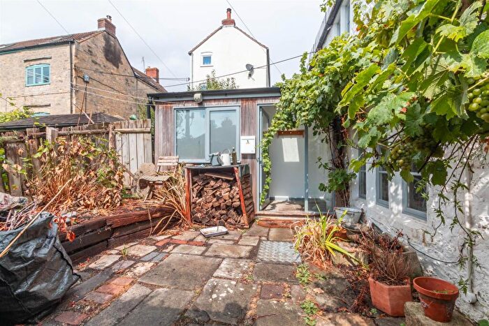 2 Bedroom Cottage To Rent In Lower Street, Stroud, GL5