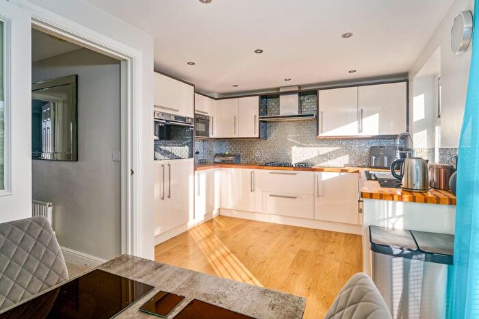 5 Bedroom Town House For Sale In Meadow Croft, Drighlington, BD11
