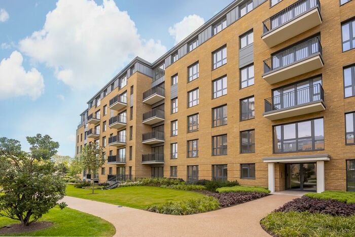 1 Bedroom Flat To Rent In Pinewood Gardens, Teddington, TW11