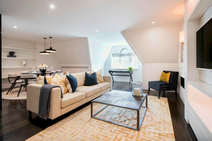 2 Bedroom Flat To Rent In Duke Street, London, W1K