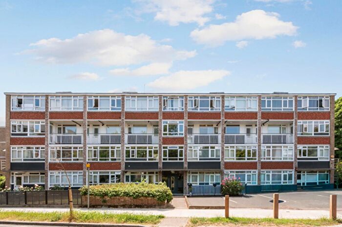 3 Bedroom Flat For Sale In Kersfield Road, London, SW15
