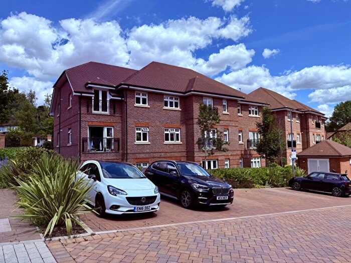 2 Bedroom Apartment To Rent In Kestrel Close, Shenfield, CM15