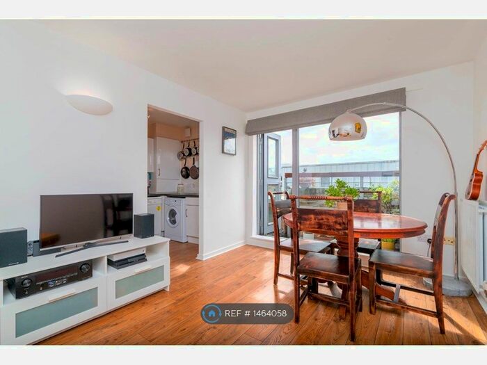 2 Bedroom Flat To Rent In Gascoigne Close, London, N17