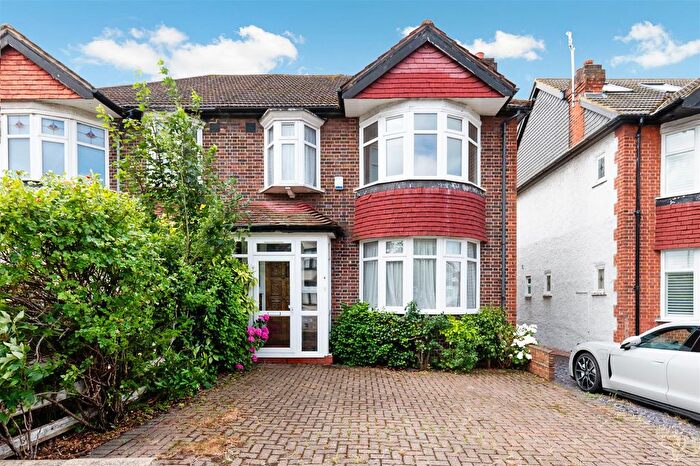 3 Bedroom Property To Rent In Southway, Raynes Park, SW20