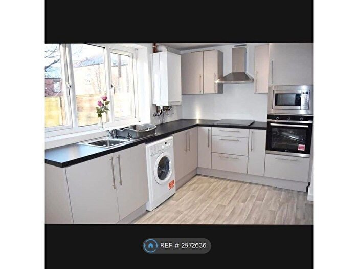 6 Bedroom Terraced House To Rent In Grimshaw Lane, Manchester, M24