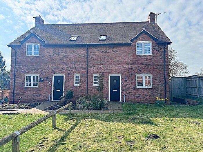 3 Bedroom Semi-Detached House For Sale In Birmingham Road, Stoneleigh, CV8