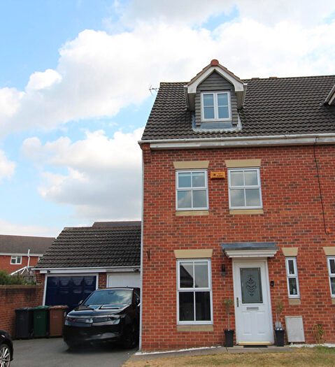 3 Bedroom Semi Detached House To Rent In Woodward Way, DE11