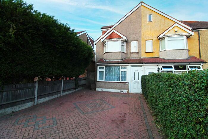 4 Bedroom Semi-Detached House To Rent In Malden Road, Cheam, Sutton, SM3