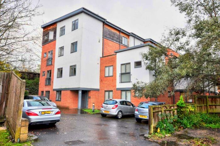 3 Bedroom Apartment To Rent In Bell Street, Maidenhead, SL6
