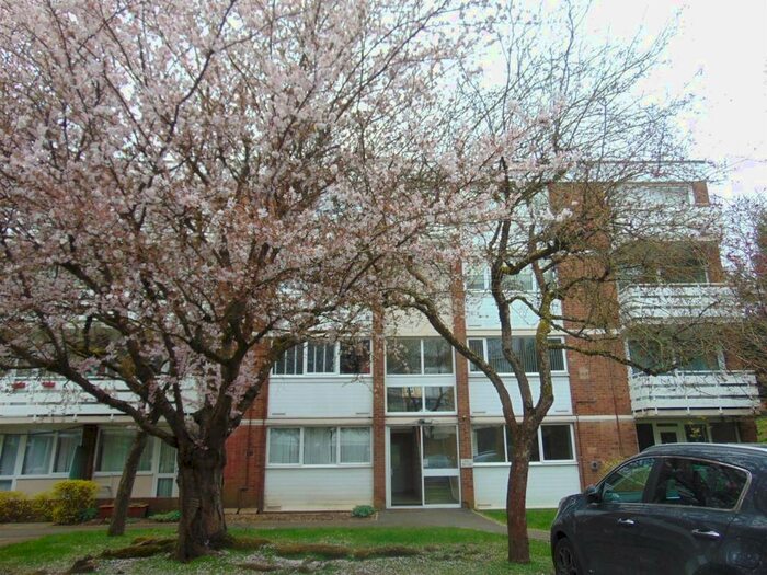 2 Bedroom Flat To Rent In Petworth Court, Bath Road, Reading, RG1