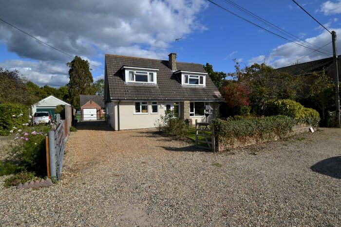 3 Bedroom Detached House For Sale In Common Road, Headley, RG19