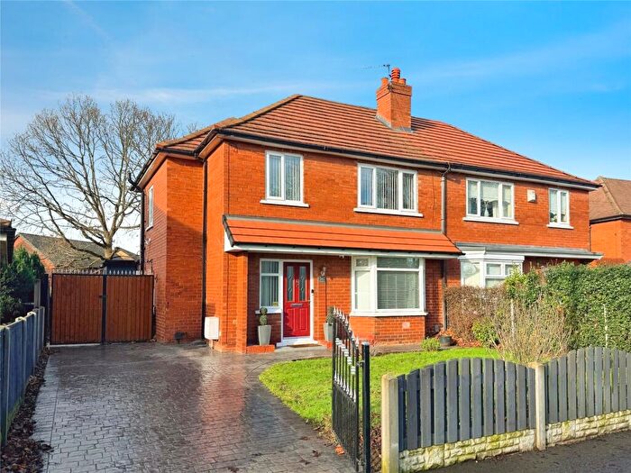 3 Bedroom Semi Detached House For Sale In Thorne Road, Doncaster, South Yorkshire, DN2