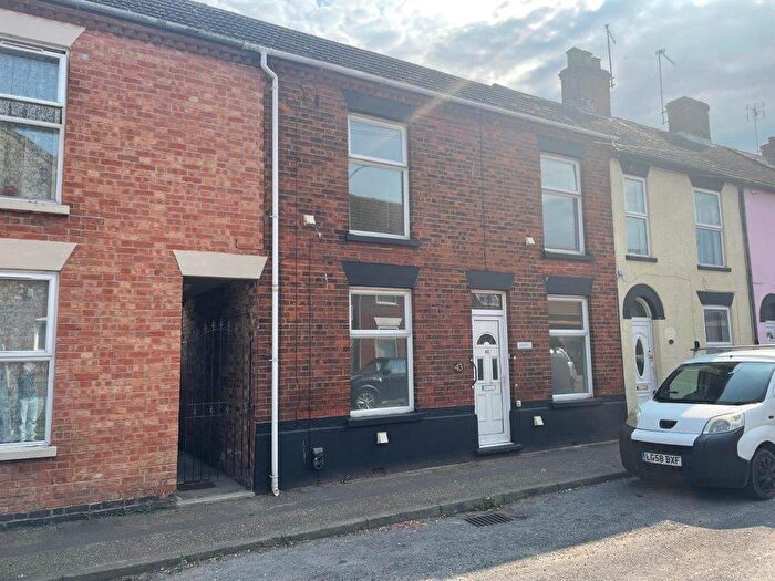 3 Bedroom Terraced House To Rent In Kitchener Road, NR30