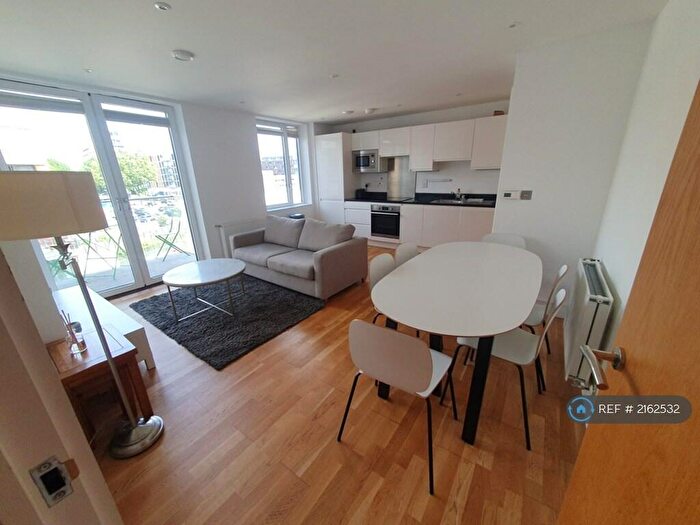 2 Bedroom Flat To Rent In Keymer Place, London, E14
