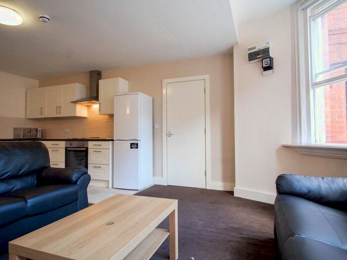 2 Bedroom Flat To Rent In Clarendon Road, Leeds, LS2