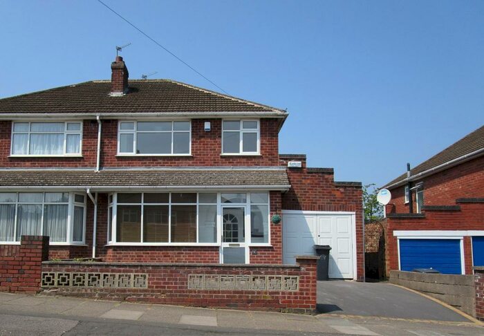 3 Bedroom Semi-Detached House To Rent In Mendip Avenue, Leicester, LE4