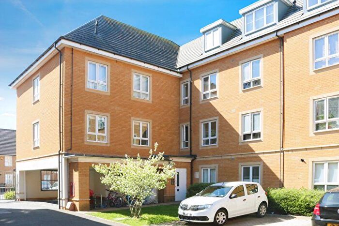 2 Bedroom Flat For Sale In Kenyon Way, Langley, SL3