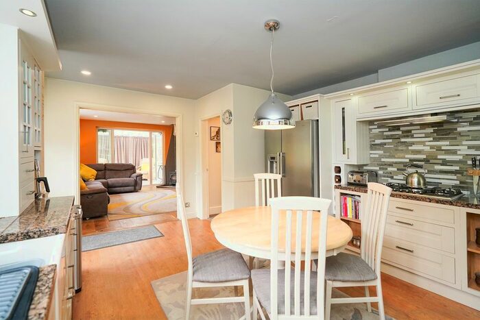 2 Bedroom Detached Bungalow To Rent In Abbeydale Road, Sheffield, S7