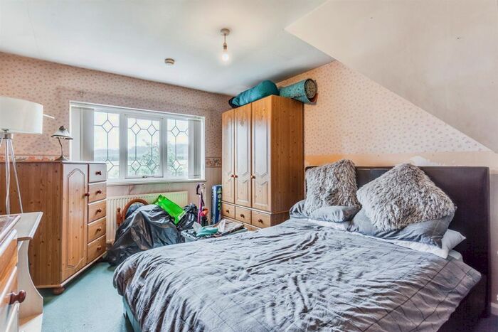 3 Bedroom Semi-Detached House For Sale In Woodland Close, Hall Green, Wakefield, WF4