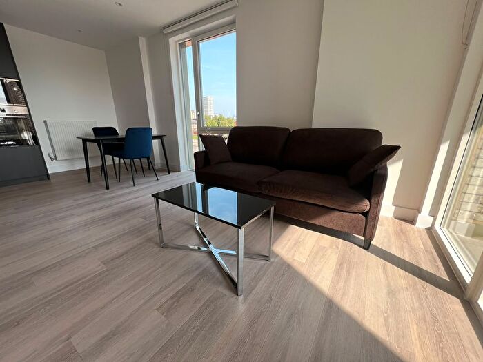 2 Bedroom Flat To Rent In Everdene Path, Acton, W3