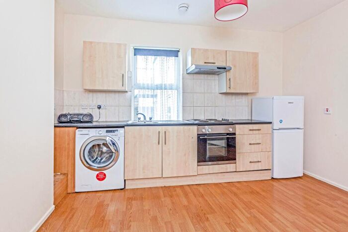 2 Bedroom Flat To Rent In Lower Addiscombe Road, Croydon, CR0