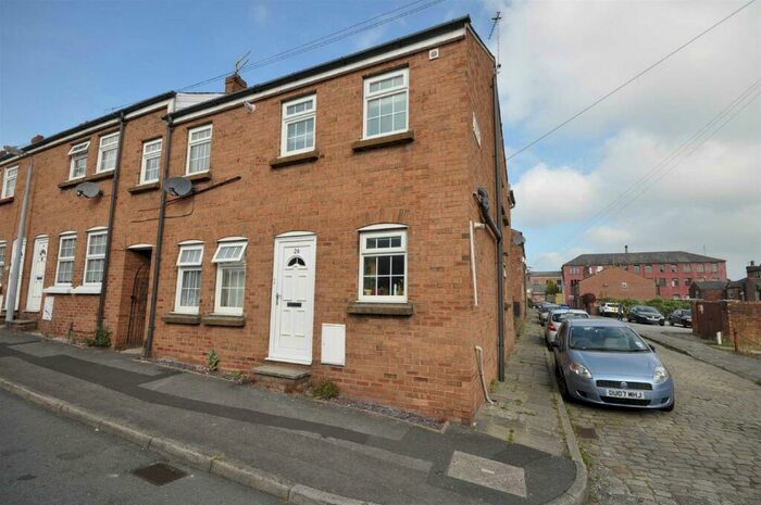 2 Bedroom Flat To Rent In Coronation Street, Macclesfield, Cheshire, SK11