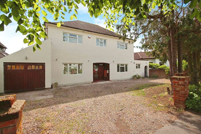 5 Bedroom Detached House To Rent In Somerset Way, Richings Park, SL0