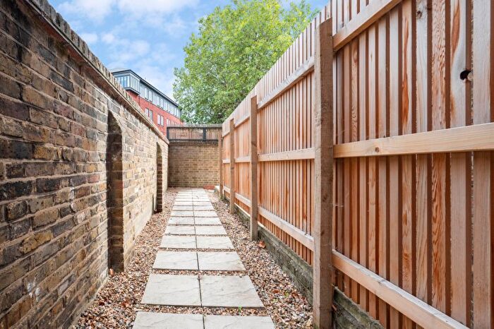 1 Bedroom Flat To Rent In Broadway, Stratford, E15
