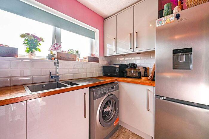 2 Bedroom Flat For Sale In Erebus Drive, Woolwich, London, SE28