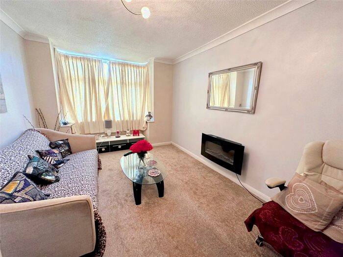 3 Bedroom End Of Terrace House To Rent In Long Lane, Hillingdon, Greater London, UB10