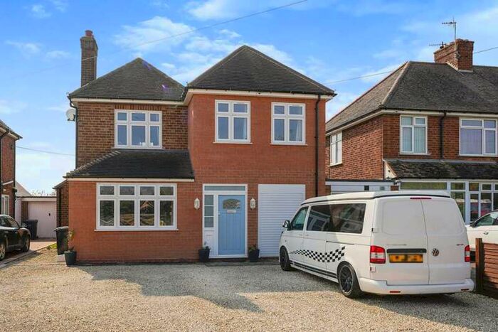 4 Bedroom Detached House For Sale In Laurels Road, Offenham, Evesham, Worcestershire, WR11