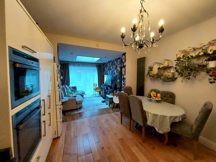 2 Bedroom Maisonette To Rent In Sefton Avenue, London, NW7