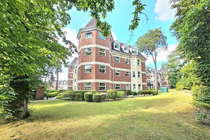 2 Bedroom Flat To Rent In Heathcote Road, Camberley, Surrey, GU15