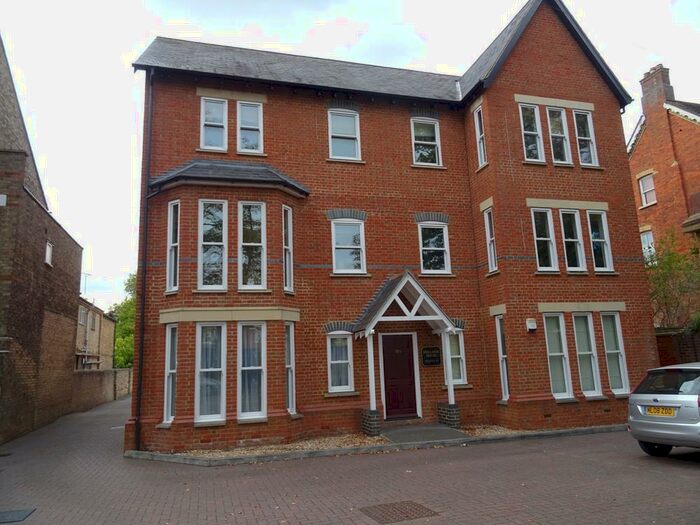 2 Bedroom Apartment To Rent In Holland House, Linden Road, MK40